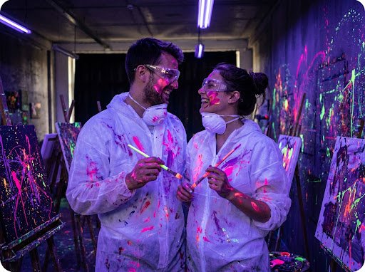 Couple painting together at Aura